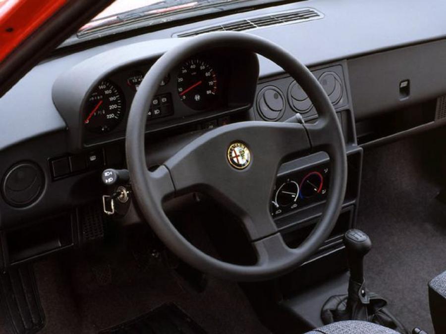Панель приборов Alfa Romeo 33 (907) 1990 года  (фото 13 из 17)